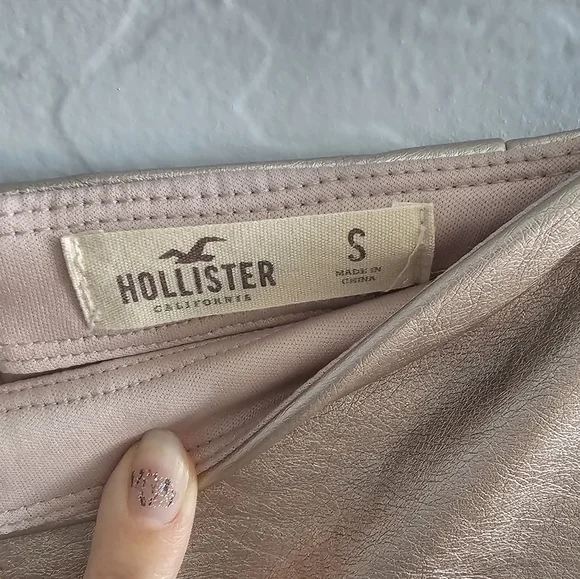 Small metallic pink Hollister skirt - Picture 3 of 7